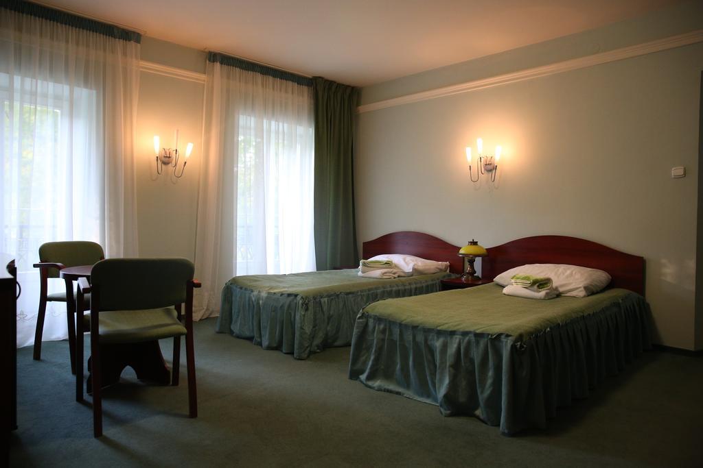 Bed and Breakfast Roskosz Zespol Dworsko Parkowy Бяла-Подляска Экстерьер фото