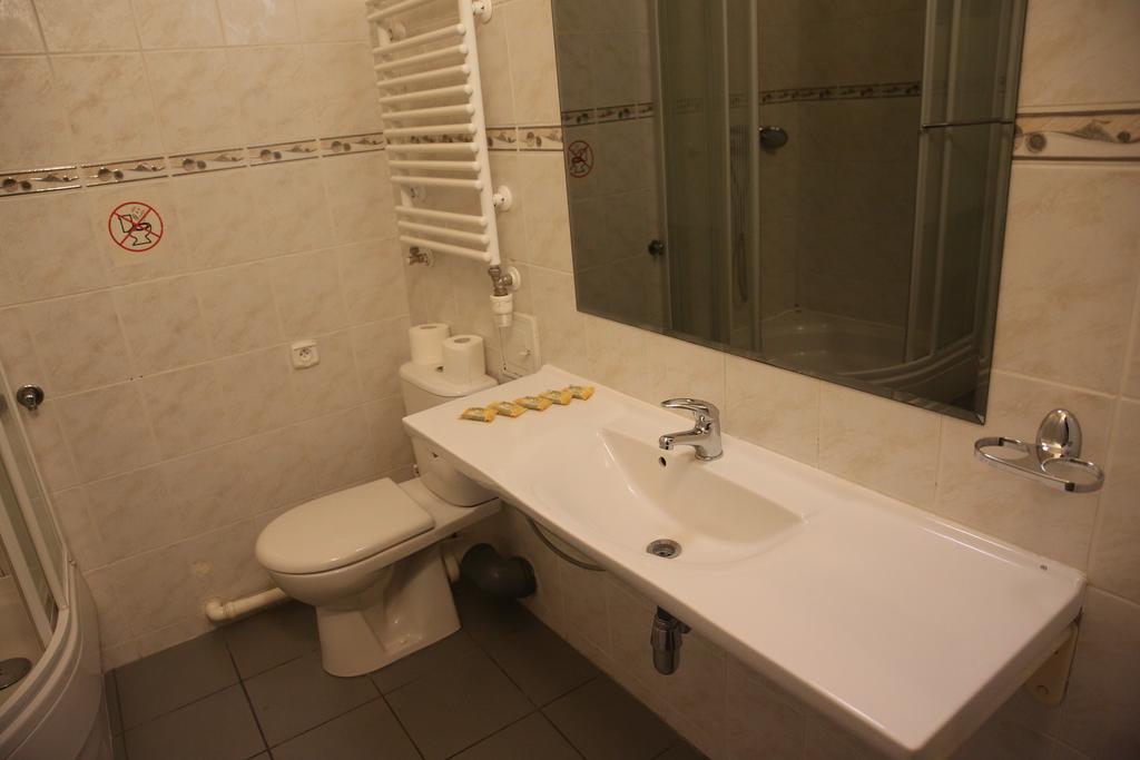 Bed and Breakfast Roskosz Zespol Dworsko Parkowy Бяла-Подляска Экстерьер фото