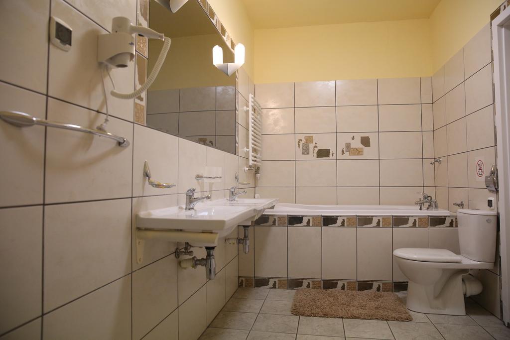 Bed and Breakfast Roskosz Zespol Dworsko Parkowy Бяла-Подляска Экстерьер фото