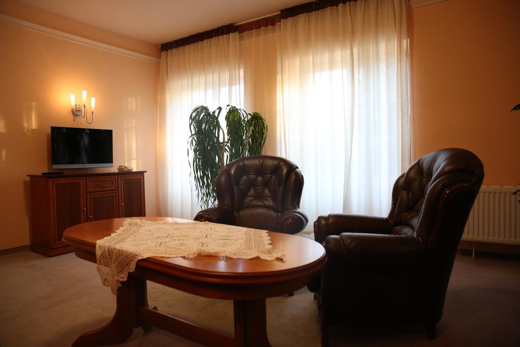Bed and Breakfast Roskosz Zespol Dworsko Parkowy Бяла-Подляска Экстерьер фото