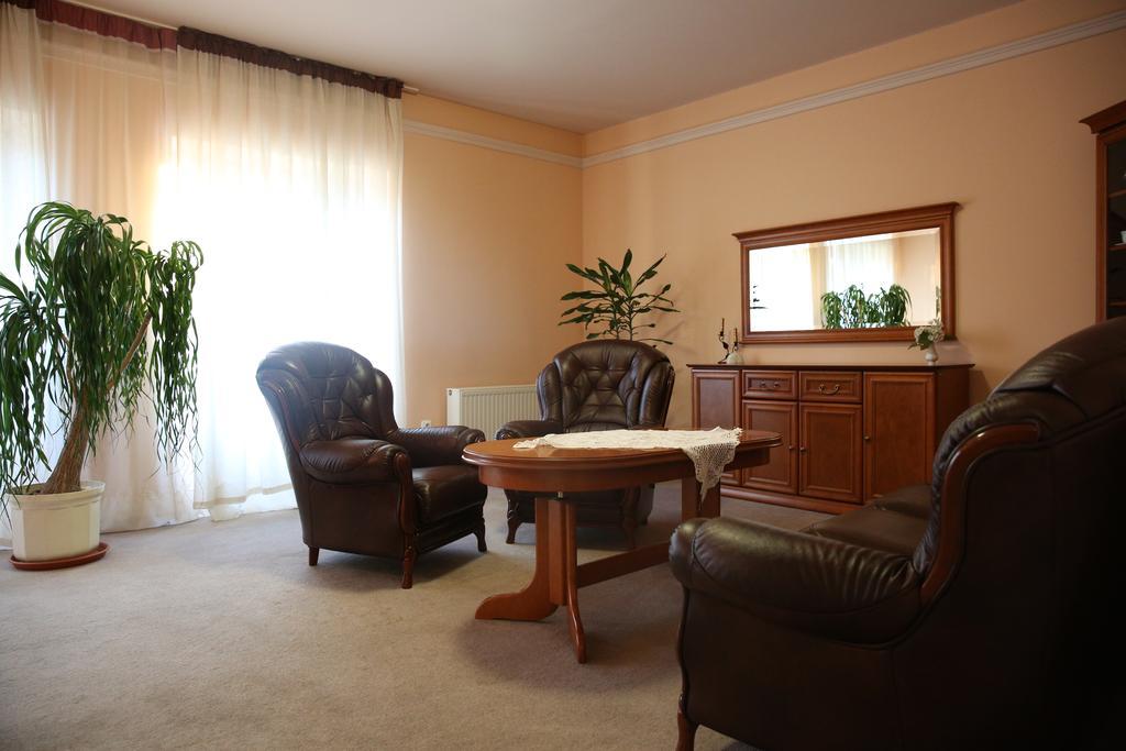 Bed and Breakfast Roskosz Zespol Dworsko Parkowy Бяла-Подляска Экстерьер фото