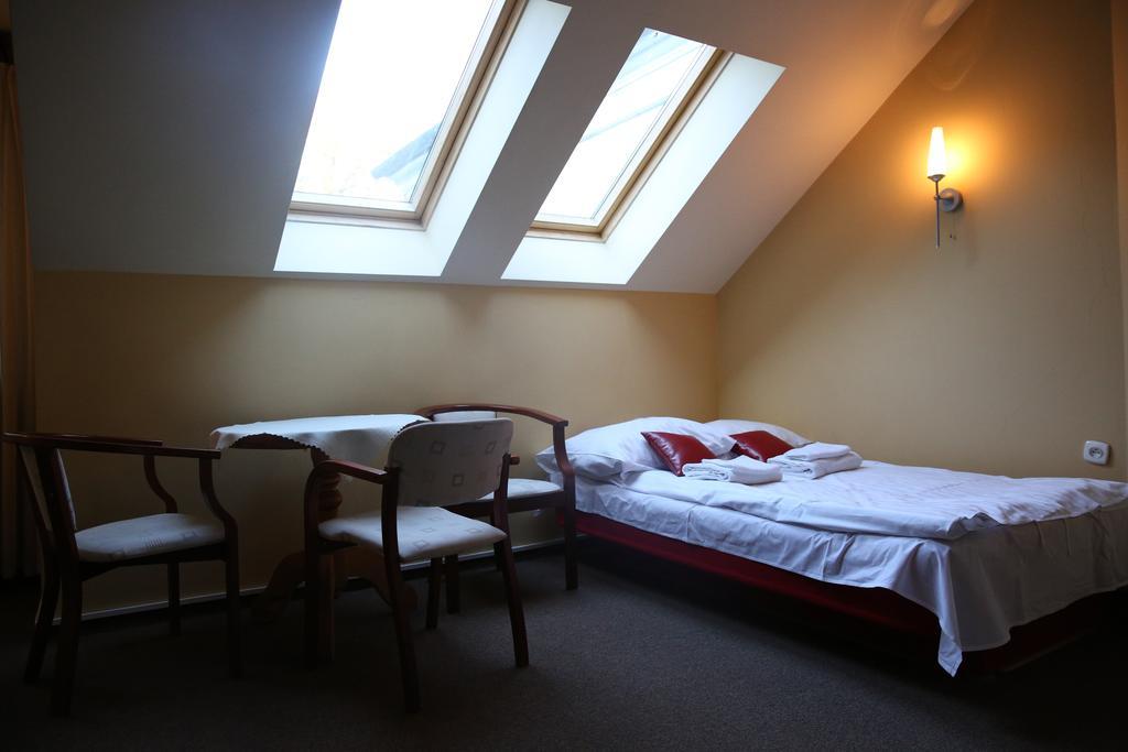 Bed and Breakfast Roskosz Zespol Dworsko Parkowy Бяла-Подляска Экстерьер фото