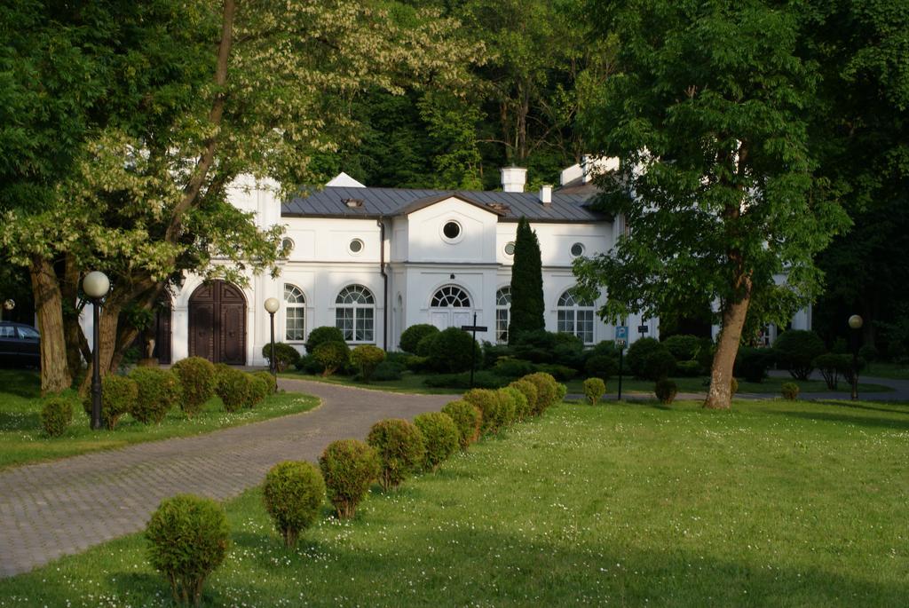 Bed and Breakfast Roskosz Zespol Dworsko Parkowy Бяла-Подляска Экстерьер фото