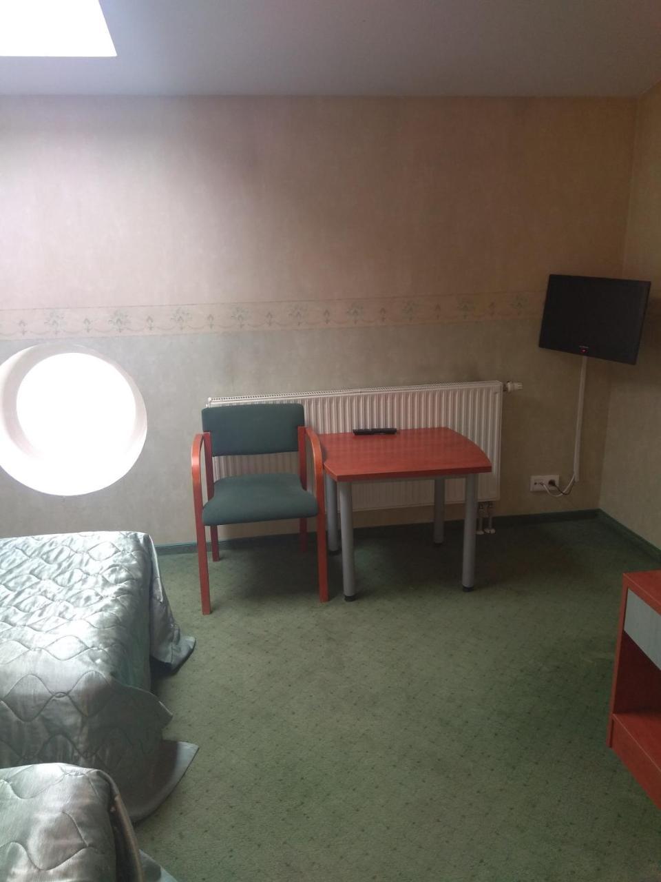 Bed and Breakfast Roskosz Zespol Dworsko Parkowy Бяла-Подляска Экстерьер фото