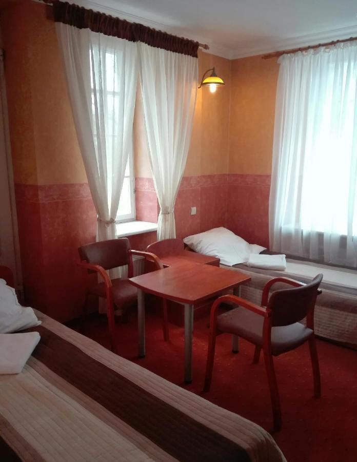 Bed and Breakfast Roskosz Zespol Dworsko Parkowy Бяла-Подляска Экстерьер фото